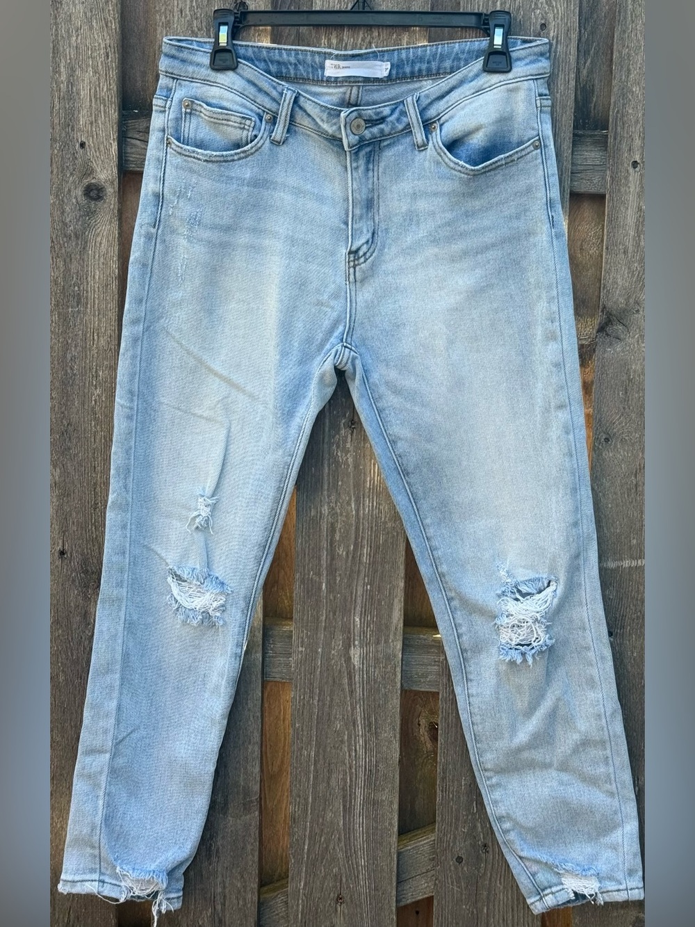 TNR Light Wash Skinny Women’s Jeans with Knee Distressing